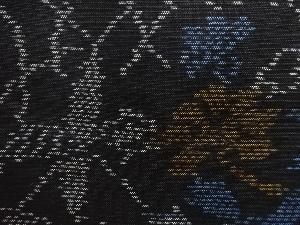 アンティーク　竹垣に花模様織り出し本場泥大島紬着物